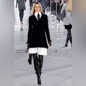 ❣️SOLD❣️ CHANEL 2005 AUTUMN, RUNWAY TWEED Jacket 42